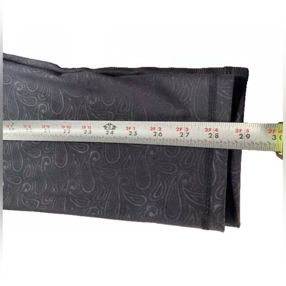 Zyia Paisley  print legging NWT size 16-18 light n tight Capri hi rise 20” - Picture 8 of 8